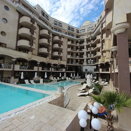 Menada In Golden Rainbow Apartman Napospart