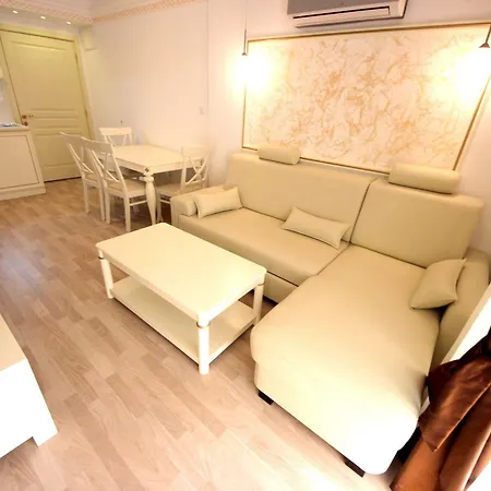 Menada In Golden Rainbow Apartman *